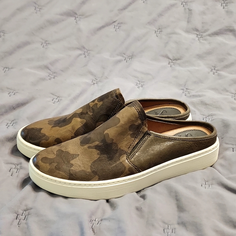 Sofft Somers III Sneakers Slip On Mules Green Camo Leather 7.5 EUC
